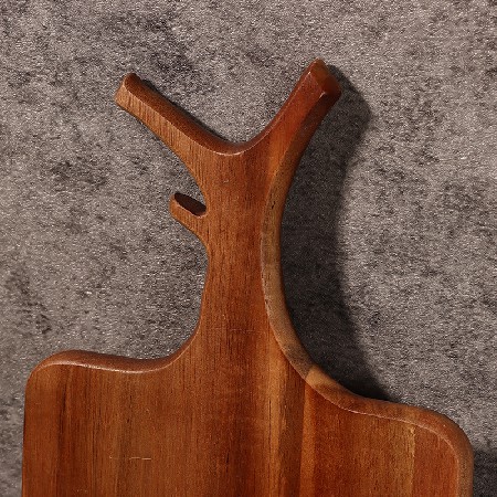 Acacia wood cutting board